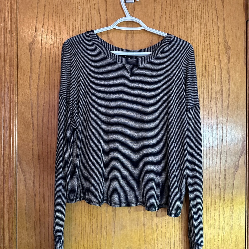 UO WHITE & BLUE STRIPED LONGSLEEVE